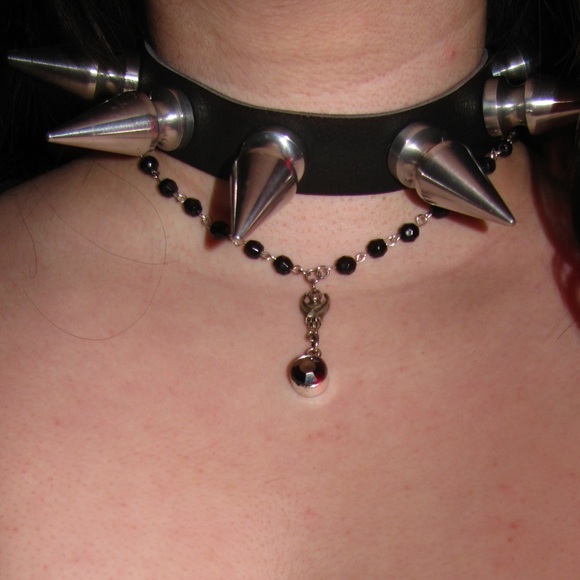 Spiked Choker - Picture 5 of 5